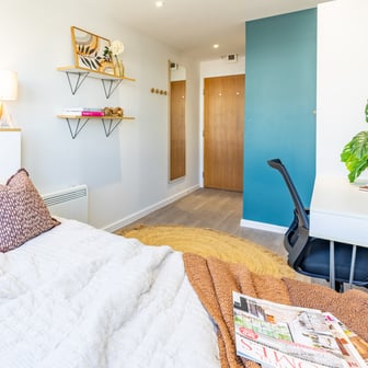 Gold En Suite - Image 1